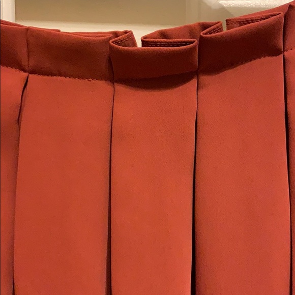 Orange pleated mini skirt - Picture 2 of 3